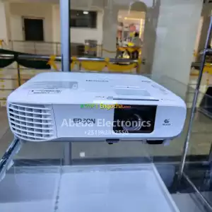 NEW  EPSON ProjectorHas Remote Model name:  EB-x39Hardware interface: VGA, USB, HDMILamp  in Ethiopia